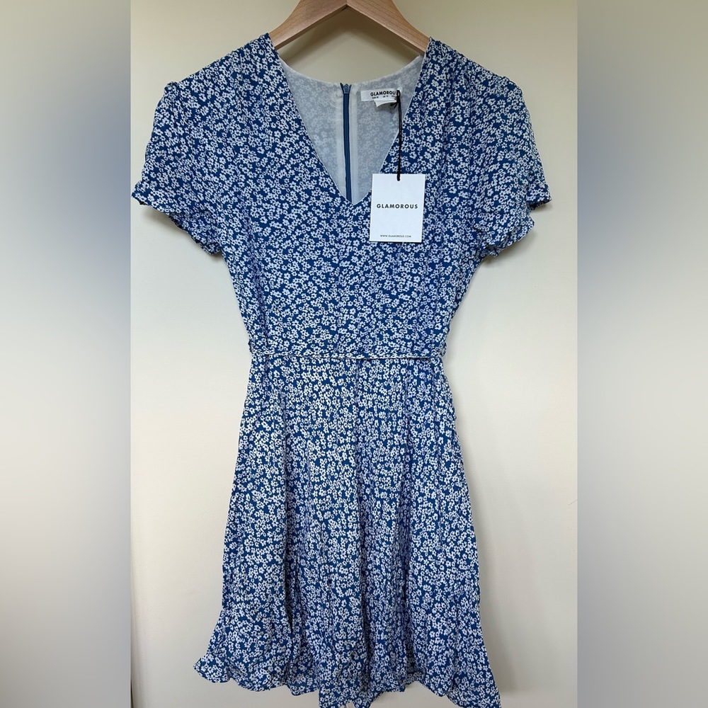 Glamorous V-Neck Tie Waist Dress